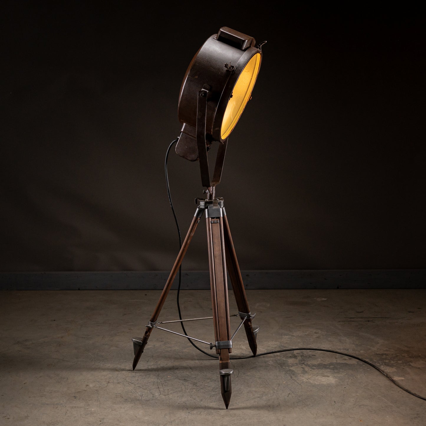 Industrial Tripod Spot Light DDR Rust