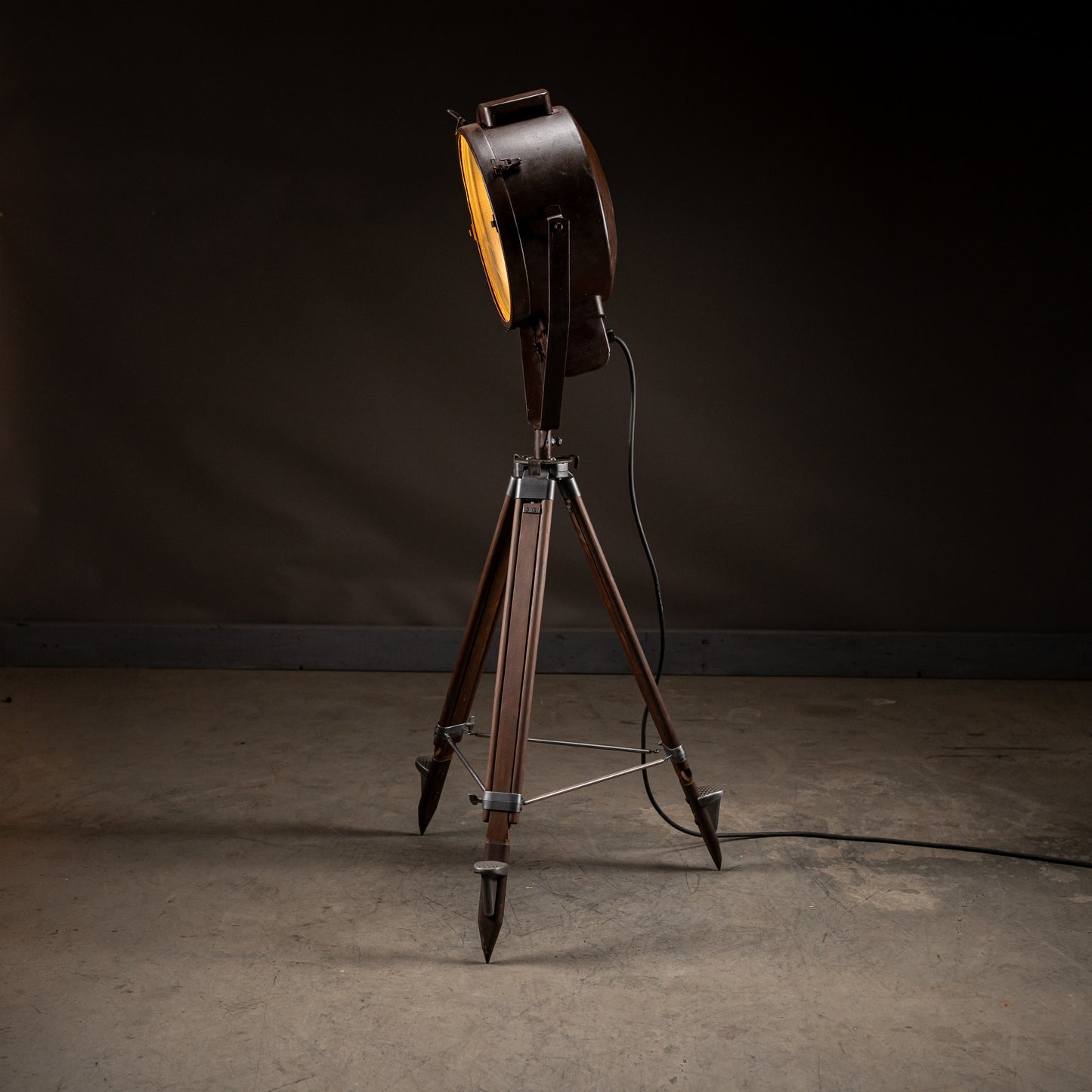 Industrial Tripod Spot Light DDR Rust