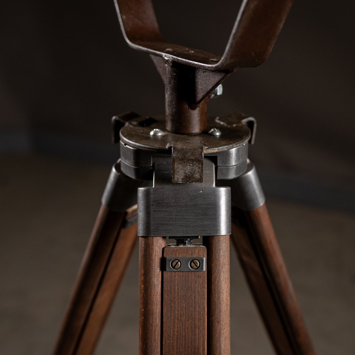 Industrial Tripod Spot Light DDR Rust